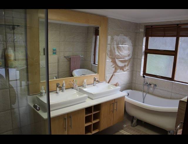 4 BEDROOM HOUSE FOR SALE IN LAKELAND ESTATE